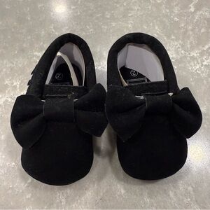 Romirus Black Velvet Fringe Bow Moccasins Size 2 NWOT